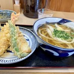 うどん屋 しろ - 季節限定えびうどん（天プラ五種）