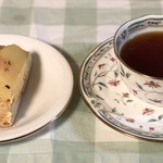 レストラン山崎 - 奇跡のりんごパイを紅茶でいただきました。