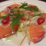 スリランカ料理専門店 居心地屋REON - サーモンのカルパッチョ。