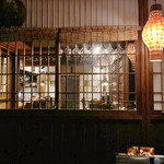 bistro Chic - 外から店内('18.11月上旬)