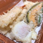 Tempuradokorosuzuya - テイクアウト
                      天ぷら盛合わせ ¥400 + たまご天 ¥100