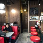 Buggy -burger&restaurant- - 店内をパシャ
                      日曜日の１２時過ぎ