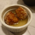 完全個室と創作和食 椿屋 - お通しの鰯団子？