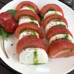 ビーズヤホットドッグ - カプレーゼ