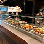 HealthyTOKYO Cafe & Shop - サラダやキッシュなども御座います。