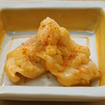 日本橋蛎殻町 すぎた - ホッキ貝の生姜醤油焼き　唐辛子を振りかけて