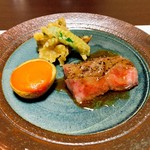 かつき - 焼物（若狭牛のステーキ、天ぷら盛合わせ、ジャガイモのオレンジソース）