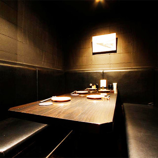 ドアつきの完全個室は、接待や合コンにぴったりの隠れ家空間