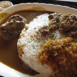 カレー劇場 キクチ - トリプルカレー　￥850　トッピングはハンバーグ+￥200