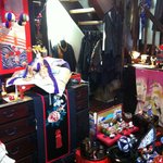 風楽 - 店内には様々な小物が並んでいます。