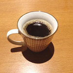 Uotami - 湯沸かしポットから直に注ぐ無料コーヒー