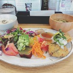 MediCafe - 気まぐれランチ 右端は自家製がんもどき