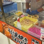 小名浜美食ホテル - うに貝焼きあわび弁当 1580円、各日800食限定販売予定、実演での提供になります