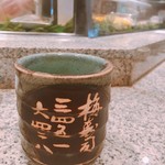 梅寿司 - お茶。大きな湯呑みで嬉しいです。