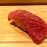 すし佐竹 - 1. まぐろのトロ しゃりは温かいので珍しい