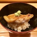 すし佐竹 - 12. 最後のノドグロ！ 網で炙って焼いたやつは、脂が最高に美味い！ この食べ方、一番美味しいかも。