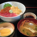 Shin kai - 三色丼　８５０円