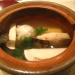 くろぎ - 土瓶蒸し：瀬戸内鱧　山口県産早松茸 