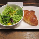 森乃館 - セットのサラダとパン