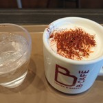 ビー カフェ - アーモンドカフェラテ¥350-