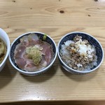 まほろば - ミニチャーシュー丼と玉ねぎ丼