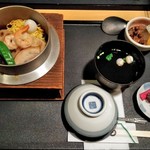 清月堂本店 - [料理] 五目釜飯 セット全景♪ｗ (釜飯 & 椀物の蓋を取った所)