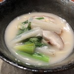 星期菜 白金 - 鯛とアラの骨から取ったスープは魚介の旨みが出ていてとても美味しい。