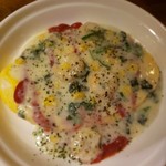 ウッド・バック - エビとトマトのチーズオムレツ2色ソース