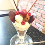 アルチザン パレ ドオール - ４種のアイスにアメ細工にチョコレート
チョコの宝石箱や〜♡