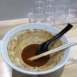らぁ麺屋 足立商店 - 辛魚醤油らーめん750円…未使用のコップに汁が飛ぶんじゃないかと心配しながら食べました