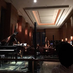 ザ・ロビーラウンジ＆バー - ピアノの下は水が流れてます