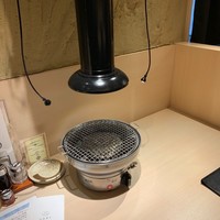 牛刺しと焼肉 仔虎 クリスロード店 - カウンター席＠2018/12