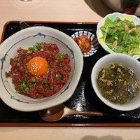 牛刺しと焼肉 仔虎 クリスロード店 - 【ユッケ丼ランチ…1,980円】♫2018/12
