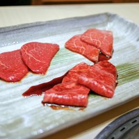 西麻布けんしろう - ☆タレ焼物 厳撰和牛赤身肉盛り合わせ
