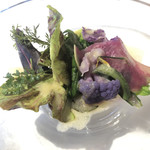 ウシマル - 色合いの鮮やかさだけで嬉しくなる。房総野菜が新鮮すぎる。