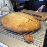 ウシマル - 大きなパン。ホッカホカの柔らかさが優しい。