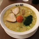 麺や 極 - 山形辛味噌らーめん(900円、斜め上から)