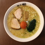 麺や 極 - 山形辛味噌らーめん(900円、真上から)
