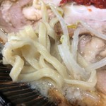 一力 - 味噌チャーシュー麺 ¥1,100-(税込)の麺アップ
