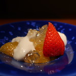 日本料理 幸庵 - 苺、柑橘、ブランデーゼリー、白ワインゼリーのココナッツムースがけアップ