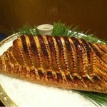 SAKURA - 【2011年10月】朴葉に包まれた熊本県産"和王"フィレ肉の塩釜焼き 芳醇なジュと香り燃え立つハーブの園