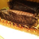 SAKURA - 【2011年10月】朴葉に包まれた熊本県産"和王"フィレ肉の塩釜焼き 芳醇なジュと香り燃え立つハーブの園