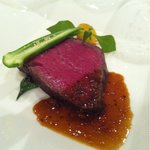 SAKURA - 【2011年10月】朴葉に包まれた熊本県産"和王"フィレ肉の塩釜焼き 芳醇なジュと香り燃え立つハーブの園