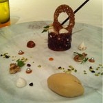 SAKURA - 【2011年10月】クリスティアンの殻に閉じ込めた洋ナシのバリエーション ブリオッシュのパンペルデュと徳島県産"阿波黒蜜"のアイス