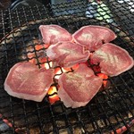 炭火焼肉　家族亭 - 豚タン