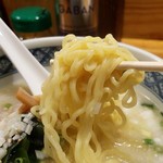 麺飯食堂 なかじま - 縮れ麺リフト