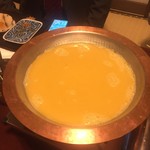 鳥田中 - 今日のメインは何かなシリーズ1 銅の鍋に張られた濃厚＆黄金色の丹波地鶏スープ