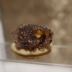 グランド ダイア - 黒トリュフと卵、パルメザンチーズのビスケット