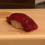 鮨いずみ - 赤身の醤油付け