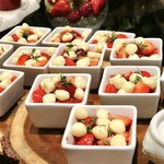 ザ・テラス - 苺とトマトのカプレーゼ＠モッツァレラチーズとトマト入り